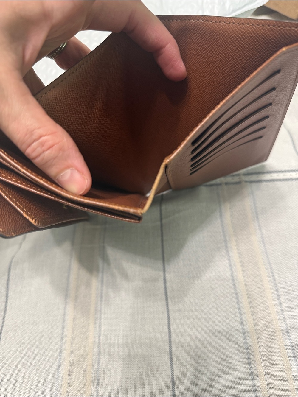 LV Wallet - Picture 6 of 6